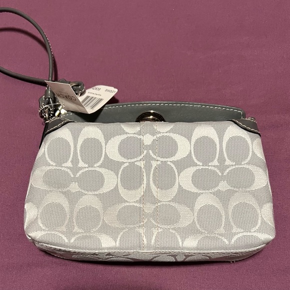 Coach Signature Turnlock large wristlet - Picture 2 of 8